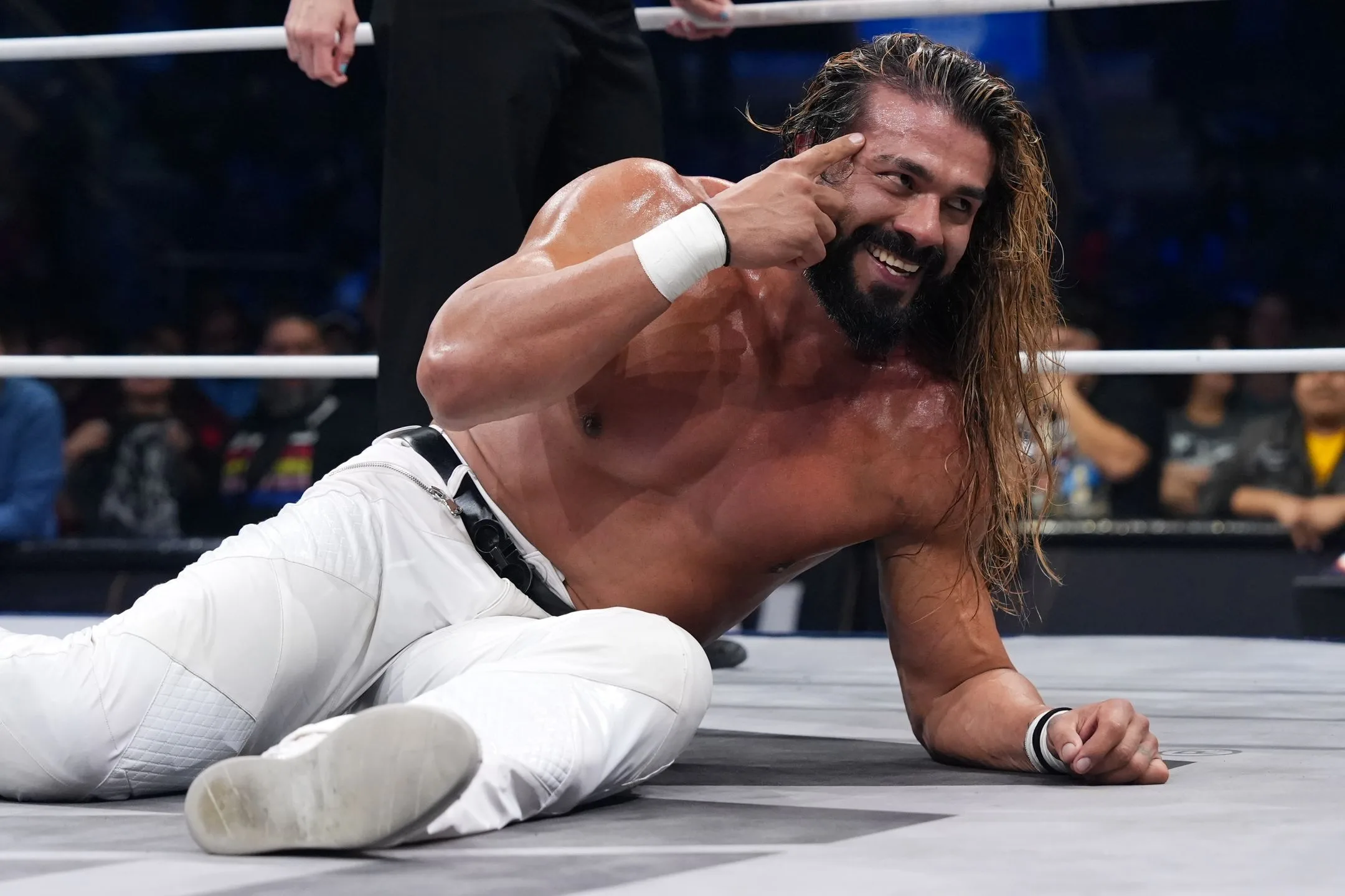 Къде печели повече Andrade - в WWE или в AEW?