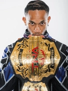 WWE следи Leon Slater