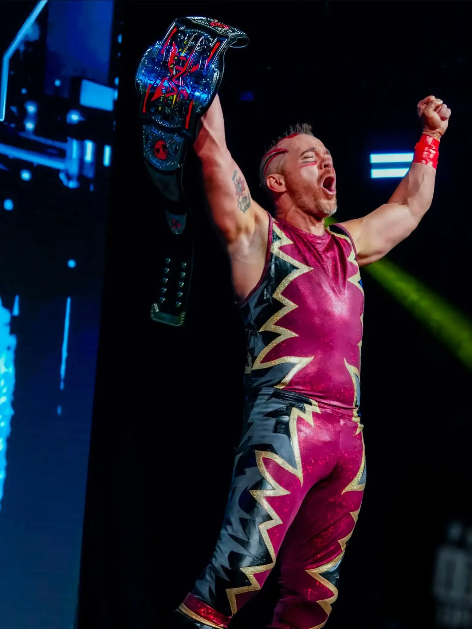 TNA подписа с Amazing Red