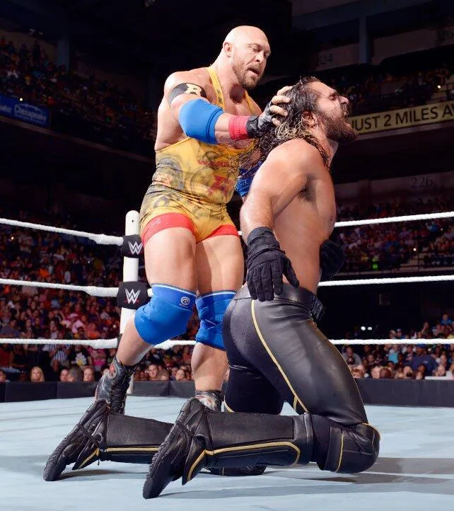 Ryback защити Seth Rollins след критиките заради видео от летището