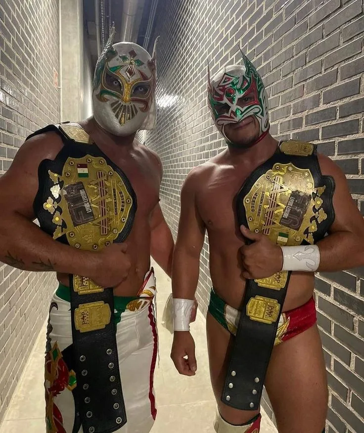 Договорите на двама братя от WWE и AEW изтичат скоро