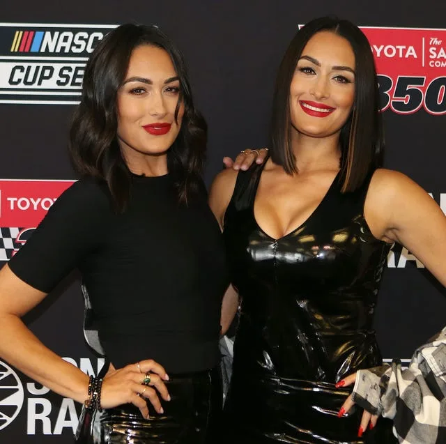 Triple H и Nikki Bella коментират контузията на Brie Bella