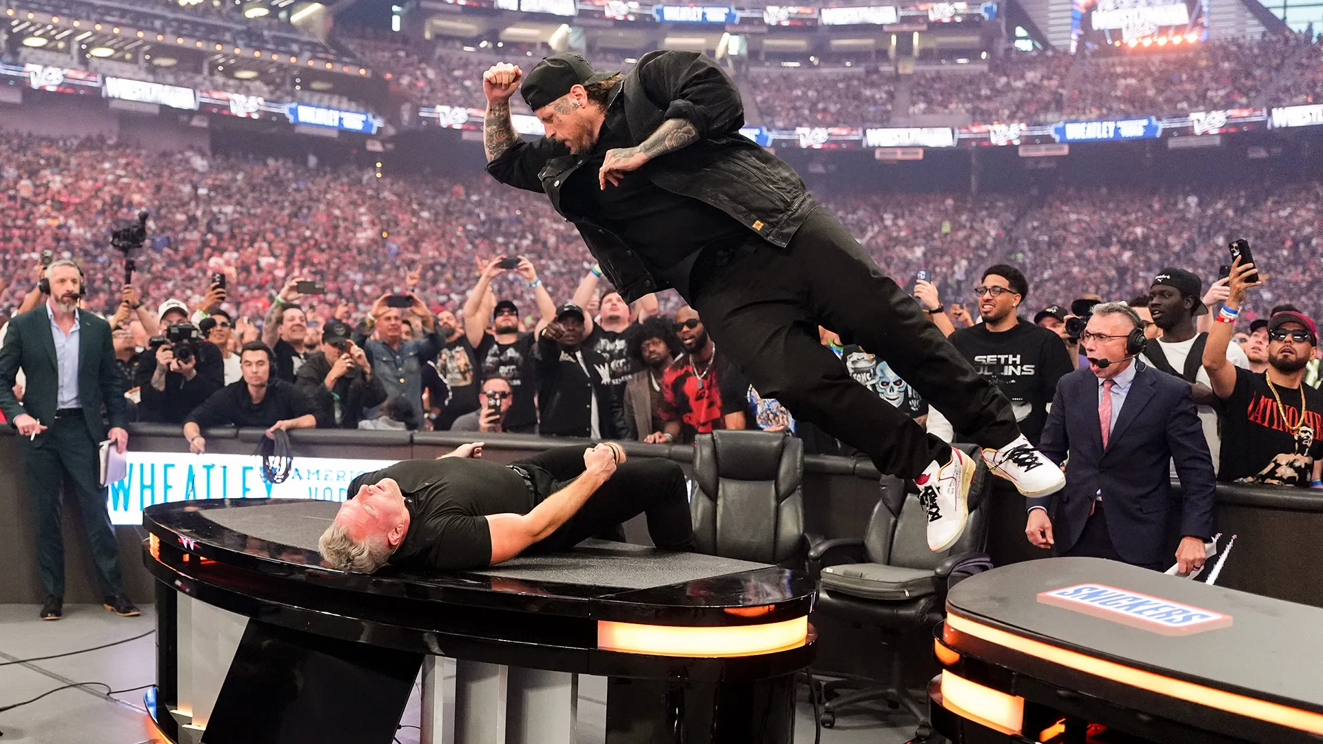 WWE продължават с участията на известни личности
