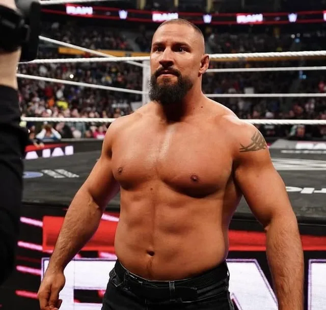 Bron Breakker с възможна контузия след RAW